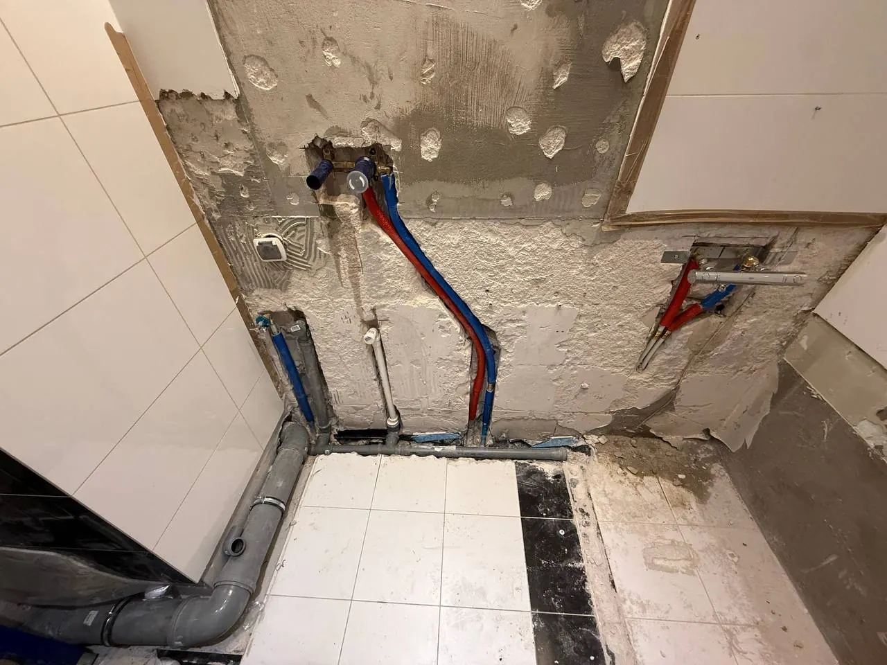 Rozprowadzenie rur w łazience - Instalacje wodne | HYDROUNO