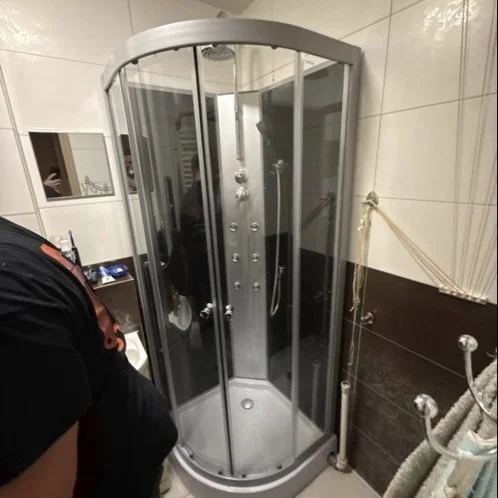 Bateria prysznicowa w kabinie narożnej — DobryHydraulik Poznań