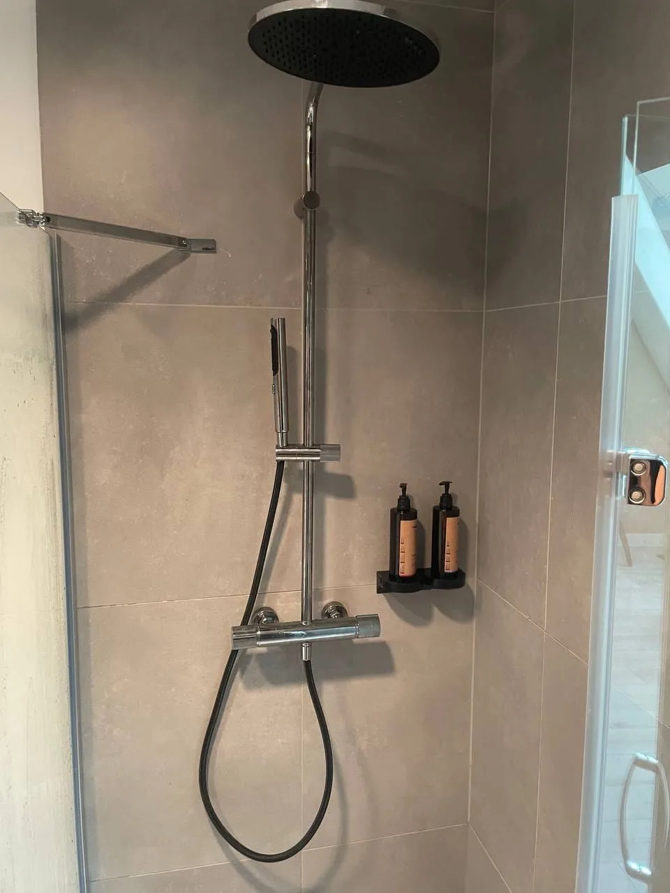 Prysznic walk-in z baterią termostatyczną — DobryHydraulik Poznań
